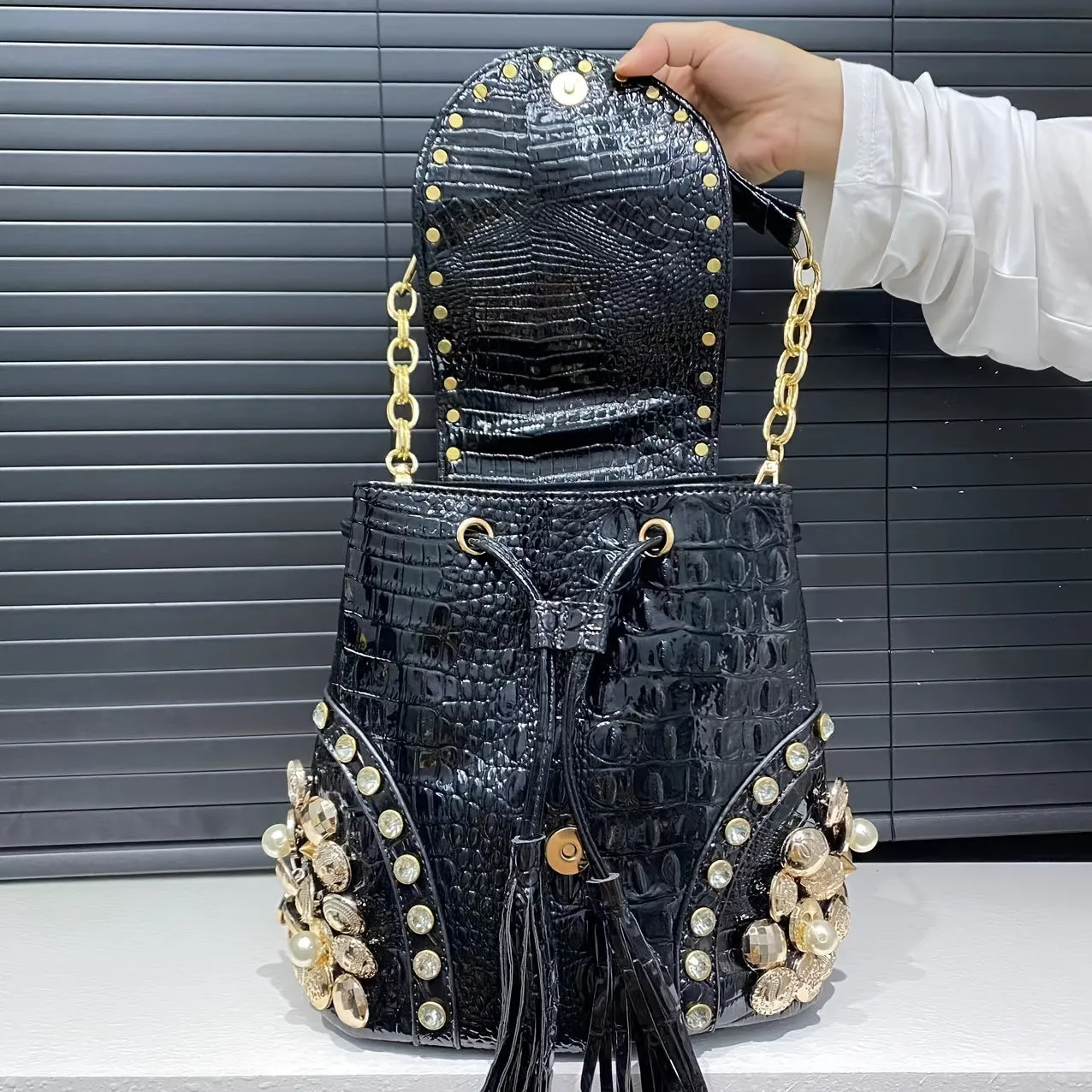 Luxurious Vintage Evening Clutch Bag - Rhinestone Embellished, Drawstring Closure, Detachable Shoulder Strap, Single Shoulder Design, Perfect for Formal Occasions